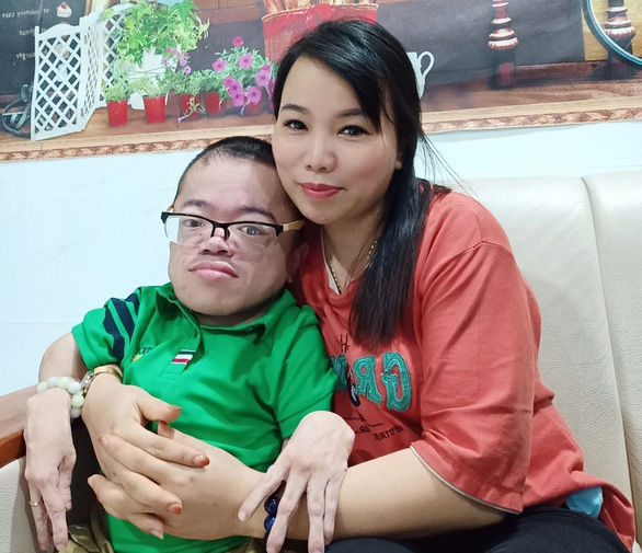 Chàng 'Sọ Dừa' bị YouTuber thêu dệt đời tư, dọa thuê giang hồ bắt về nhà