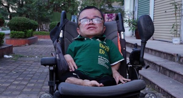 Chàng trai 'Sọ Dừa' vừa nằm vừa livestream bán hàng kiếm sống, ngờ đâu nên duyên cùng vị khách 'ruột' cách xa cả nghìn cây số - Tin Tức