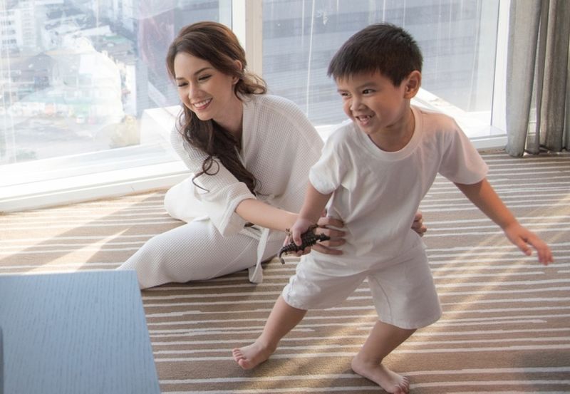MC Quỳnh Chi sau 6 năm ly hôn: Chỉ nhìn con qua màn hình điện thoại