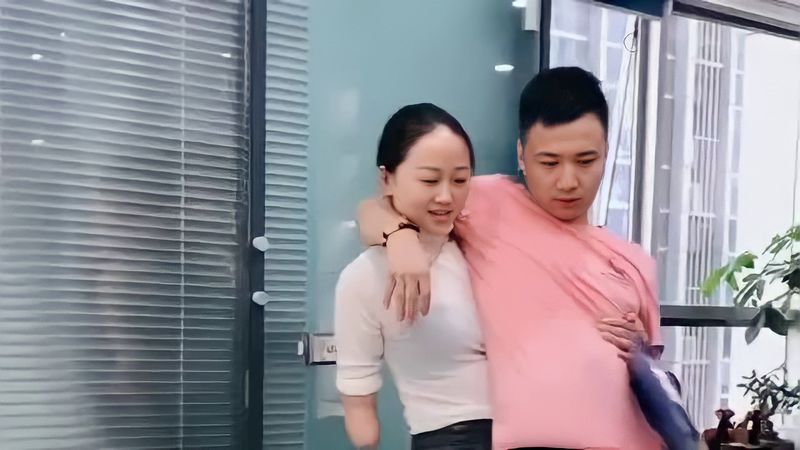 Vợ khuyết tay lấy chồng nửa thân: Cổ tích sớm tàn vì có người phản bội