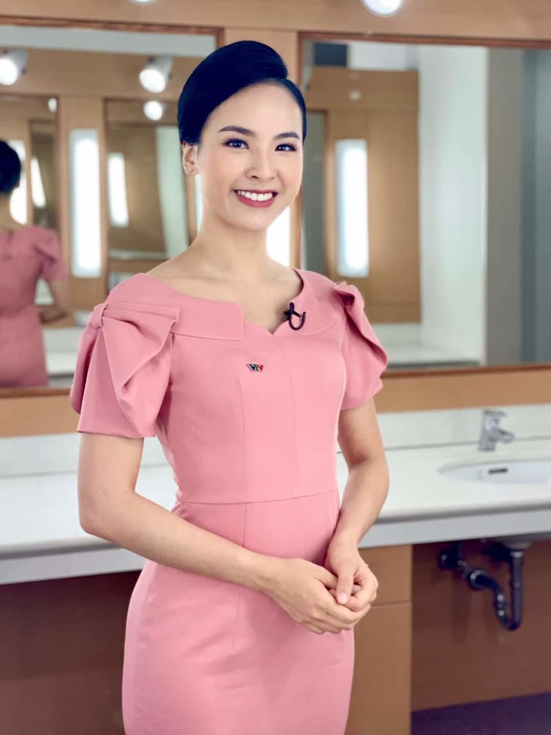 MC hay thi Hoa hậu nhất VTV: Tốt nghiệp ĐH top đầu, IELTS 7.5