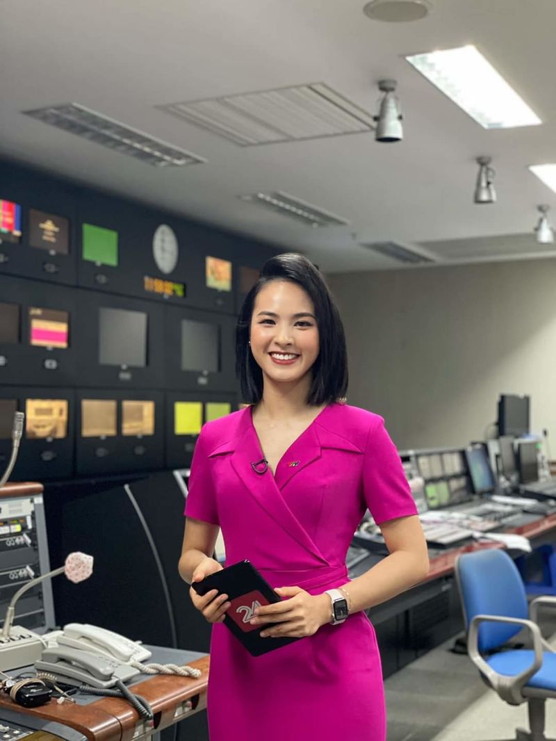 MC hay thi Hoa hậu nhất VTV: Tốt nghiệp ĐH top đầu, IELTS 7.5