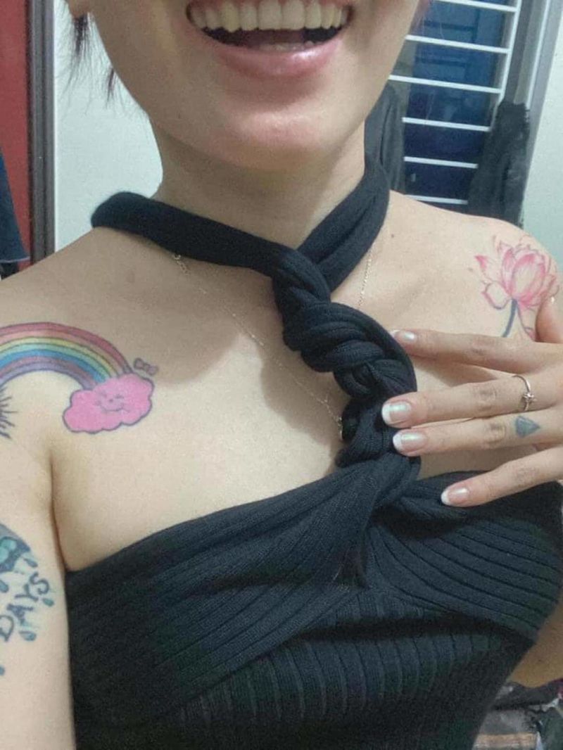 Cô gái chốt đơn áo hotgirl, hàng về tay nhìn khóc không thành tiếng