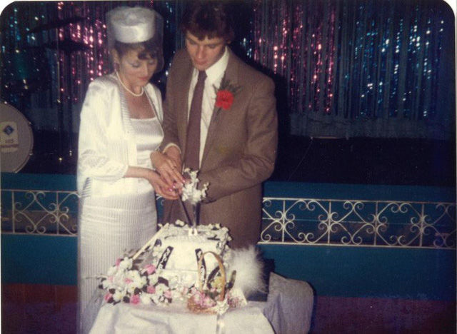 Sống chung 35 năm, chồng bất ngờ xin chuyển giới làm chị em với vợ