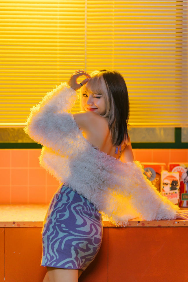 Hot TikToker CiiN ngồi cùng mâm cây đa, cây đề, đóng MV cho sao hot