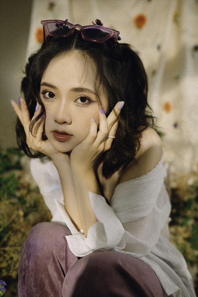 Ngô Lan Hương khoe vẻ cổ điển, sexy với Y2K Fashion