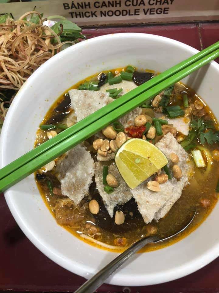 Ông Tây mê mệt món tóp mỡ Việt Nam: Đến cả nằm mơ tôi cũng thấy