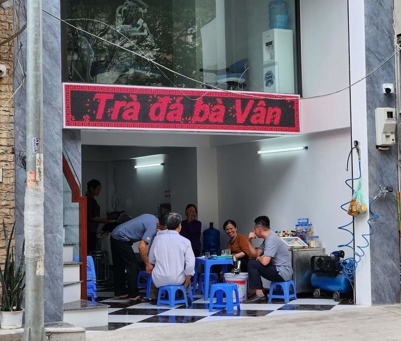 Bán trà đá ở nhà 4 tầng có ô tô: Để tiện trông mấy cửa hàng cho thuê