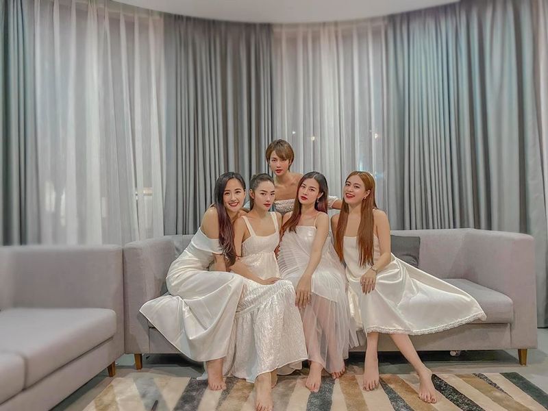 Gia đình văn hóa hội tụ toàn những cái tên đình đám trong giới. (Ảnh: FBNV)
Gia đình văn hóa hội tụ toàn những cái tên đình đám trong giới. (Ảnh: FBNV) - Tin sao Viet - Tin tuc sao Viet - Scandal sao Viet - Tin tuc cua Sao - Tin cua Sao