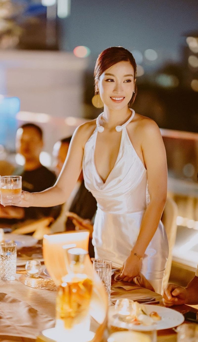 Hoa hậu Đỗ Mỹ Linh cũng từng diện thiết kế này. (Ảnh: FB Đỗ Mỹ Linh)
Hoa hậu Đỗ Mỹ Linh cũng từng diện thiết kế này. (Ảnh: FB Đỗ Mỹ Linh)