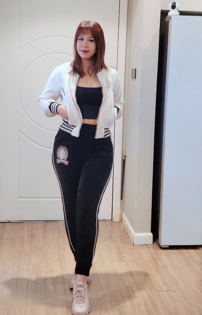 Màn khoe eo đầu tiên của vợ Mạnh Trường sau khi sinh con lần 3. (Ảnh: FB Phương Phạm)
Màn khoe eo đầu tiên của vợ Mạnh Trường sau khi sinh con lần 3. (Ảnh: FB Phương Phạm) - Tin sao Viet - Tin tuc sao Viet - Scandal sao Viet - Tin tuc cua Sao - Tin cua Sao