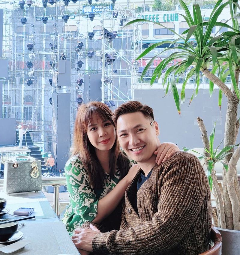 Nam diễn viên cưng chiều bà xã hết mực. (Ảnh: FB Phương Phạm)
Nam diễn viên cưng chiều bà xã hết mực. (Ảnh: FB Phương Phạm) - Tin sao Viet - Tin tuc sao Viet - Scandal sao Viet - Tin tuc cua Sao - Tin cua Sao