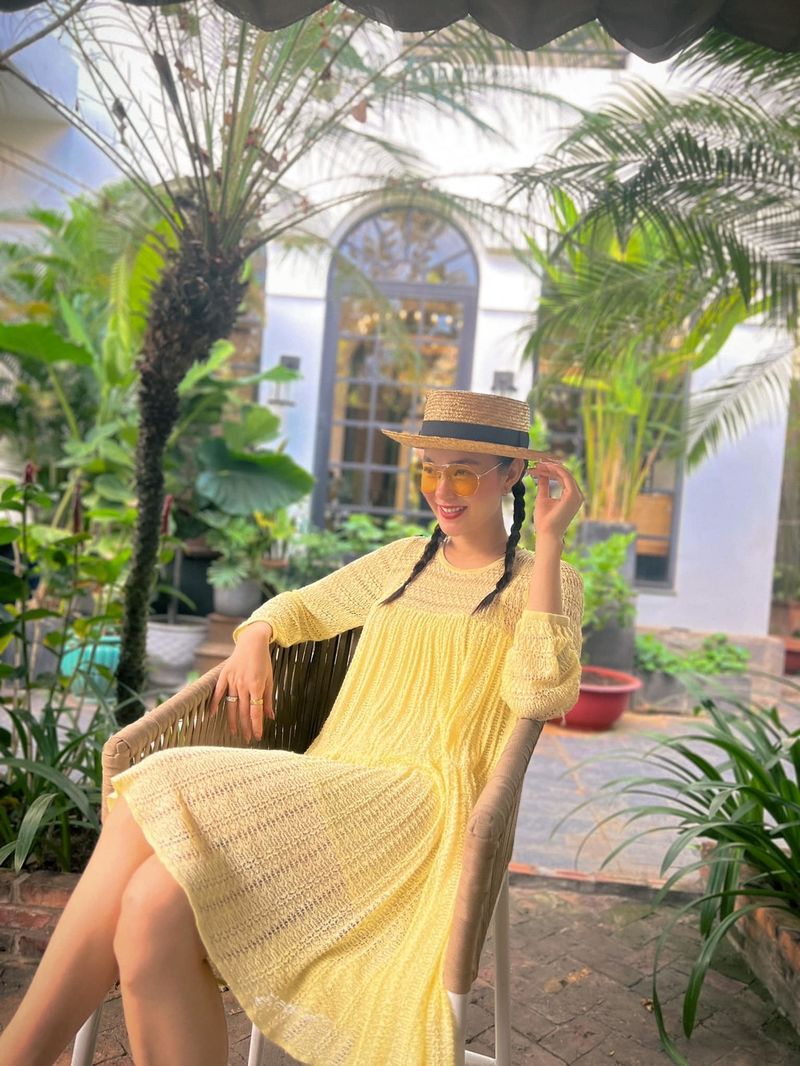 Minh Hằng tự nhận thời trang như đi biển, diện đồ nuốt dáng. (Ảnh: FB Minh Hằng)
Minh Hằng tự nhận thời trang như đi biển, diện đồ nuốt dáng. (Ảnh: FB Minh Hằng) - Tin sao Viet - Tin tuc sao Viet - Scandal sao Viet - Tin tuc cua Sao - Tin cua Sao