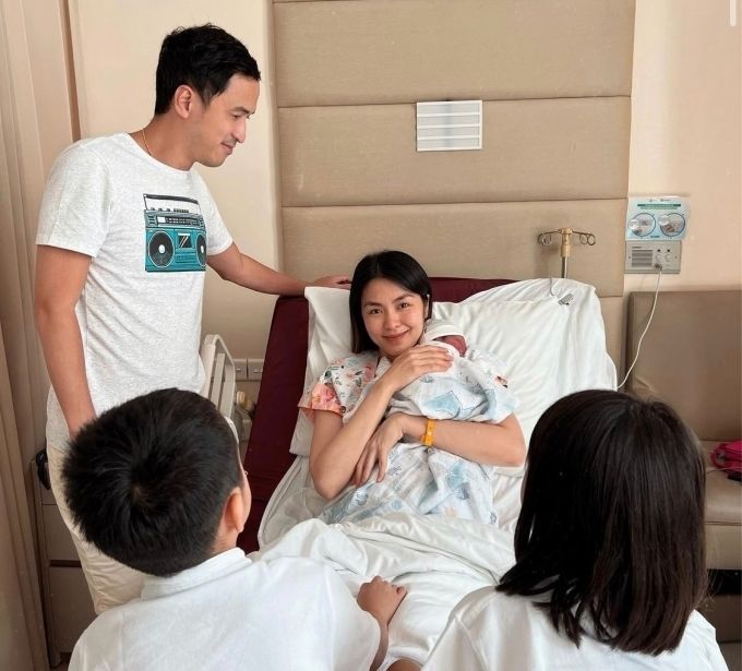 Cả hai vừa chào đón nhóc tỳ thứ 3 hồi cuối năm 2021. Cả hai vừa chào đón nhóc tỳ thứ 3 hồi cuối năm 2021.