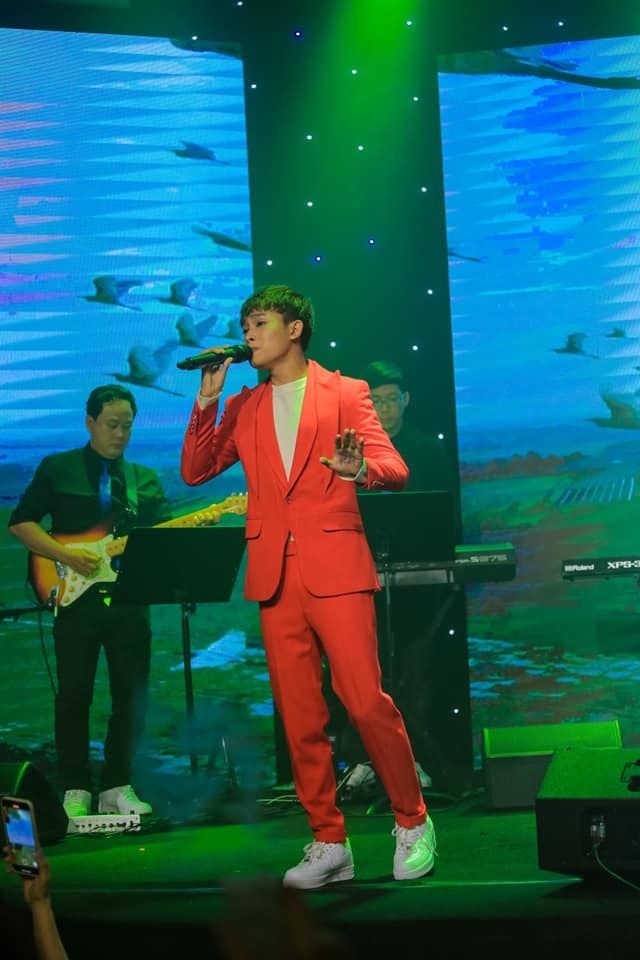 Hồ Văn Cường vẫn tỏa sáng trên sân khấu âm nhạc với giọng hát ngọt ngào. (Ảnh: FC Hồ Văn Cường) Hồ Văn Cường vẫn tỏa sáng trên sân khấu âm nhạc với giọng hát ngọt ngào. (Ảnh: FC Hồ Văn Cường) - Tin sao Viet - Tin tuc sao Viet - Scandal sao Viet - Tin tuc cua Sao - Tin cua Sao
