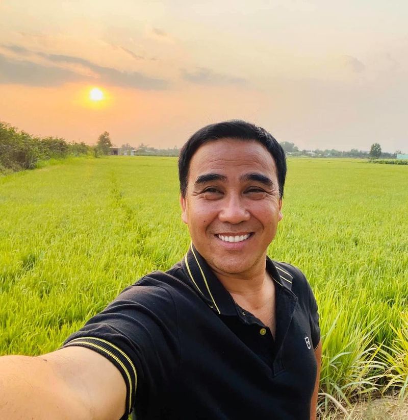 Khán giả cũng cho rằng anh rất "nhẫn" mới có thể bỏ qua sự việc. (Ảnh: FB Quyền Linh)
Khán giả cũng cho rằng anh rất "nhẫn" mới có thể bỏ qua sự việc. (Ảnh: FB Quyền Linh)