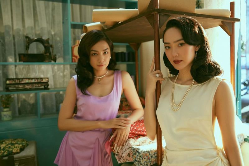 Tạo hình của 2 chị em trong phim mới. (Ảnh: FB Châu Diệu Minh) - Tin sao Viet - Tin tuc sao Viet - Scandal sao Viet - Tin tuc cua Sao - Tin cua Sao