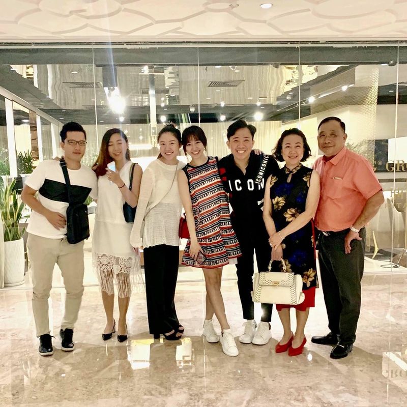 Nữ ca sĩ có mối quan hệ thân thiết với gia đình chồng. (Ảnh: FB Huỳnh Uyển Ân)