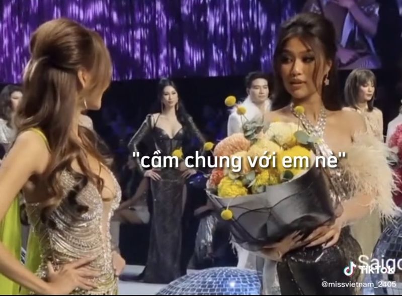 Thiên Ân đã có hành động đầy tinh tế nhận được "cơn mưa lời khen" từ cộng đồng mạng. (Ảnh: Chụp màn hình TikTok @missvietnam_2405)
Thiên Ân đã có hành động đầy tinh tế nhận được "cơn mưa lời khen" từ cộng đồng mạng. (Ảnh: Chụp màn hình TikTok @missvietnam_2405) - Tin sao Viet - Tin tuc sao Viet - Scandal sao Viet - Tin tuc cua Sao - Tin cua Sao