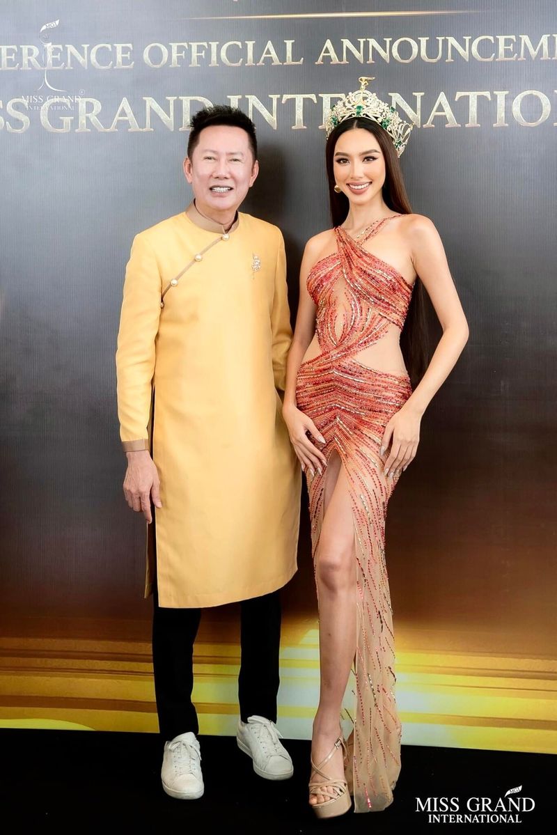 Mr. Nawat - chủ tich MGI từng khẳng định sẽ rất hối hận nếu không chọn Thùy Tiên trở thành Hoa hậu. (Ảnh: MGI)
Mr. Nawat - chủ tich MGI từng khẳng định sẽ rất hối hận nếu không chọn Thùy Tiên trở thành Hoa hậu. (Ảnh: MGI)