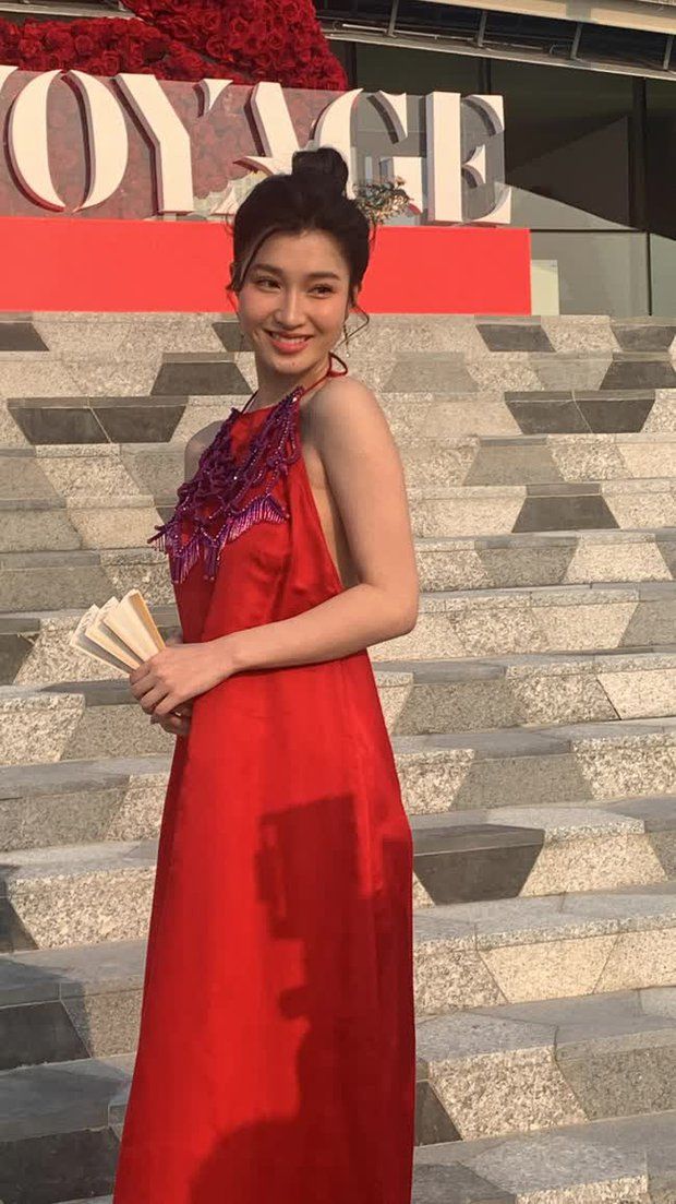 Phương Nhi lấy lại phong độ trước cam thường nhưng lại lép vế nhẹ trước mỹ nhân này về độ tiên tử - Ảnh 1.