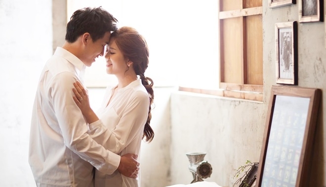 Kết quả hình ảnh cho hôn vợ trước khi đi làm