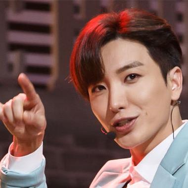 Đọ chữ viết tay của các idol Kpop: người chữ đẹp như in, kẻ viết xấu như “gà bới”