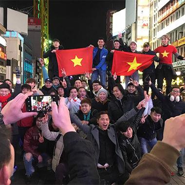 Những khoảnh khắc đồng hành cùng U23 Việt Nam của du học sinh Việt khiến cộng đồng mạng xúc động