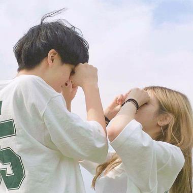 Lí do vì sao con gái nên chủ động “bật đèn xanh” với anh chàng mình thích