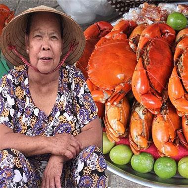 Cận cảnh mâm cua dì ba đỏ au, tươi rói trị giá hàng chục triệu bán vèo trong 10 phút