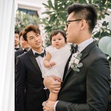 Chỉ là khách dự đám cưới, Isaac bị fan “càm ràm” vì lý do không đỡ nổi
