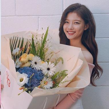 Fan ăn mừng hay tin thiên thần nhỏ Kim Yoo Jung đã hồi phục hoàn toàn và chuẩn bị trở lại quay drama