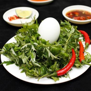 Trứng vịt lộn hầm ngải cứu – Bí kíp giúp “nấm lùn” trở thành chân dài “vạn người mê”