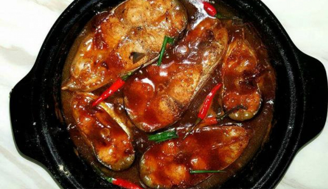Cá bông lau kho kiểu này thịt luôn săn chắc, nước kho sệt, sánh, rất đậm đà Cá bông lau kho kiểu này thịt luôn săn chắc, nước kho sệt, sánh, rất đậm đà
