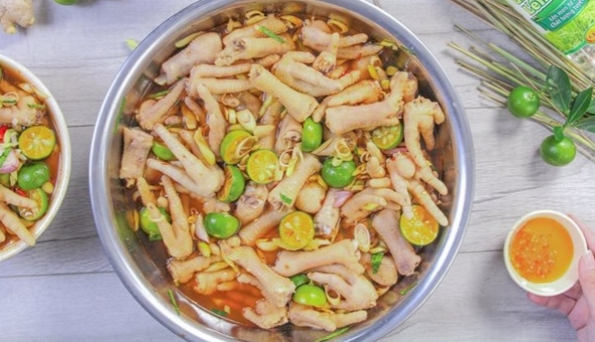 Mách bạn tuyệt chiêu làm chân gà ngâm sả tắc ngon đến khó cưỡng Mách bạn tuyệt chiêu làm chân gà ngâm sả tắc ngon đến khó cưỡng