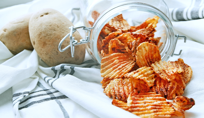 Cách làm snack khoai tây bằng lò vi sóng cực dễ cho cả nhà thích mê Cách làm snack khoai tây bằng lò vi sóng cực dễ cho cả nhà thích mê
