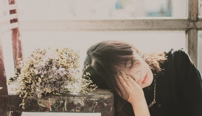 Lấy mũ bảo hiểm đập đầu níu kéo tình yêu: Khác gì con nít giãy nảy ăn vạ vì không được kẹo Lấy mũ bảo hiểm đập đầu níu kéo tình yêu: Khác gì con nít giãy nảy ăn vạ vì không được kẹo