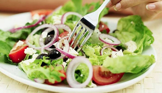 Không chỉ giảm cân, ăn salad mỗi ngày còn mang đến cho bạn 7 lợi ích sức khỏe tuyệt vời Không chỉ giảm cân, ăn salad mỗi ngày còn mang đến cho bạn 7 lợi ích sức khỏe tuyệt vời