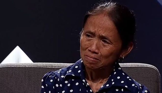 "Cắm" sổ đỏ chữa bệnh cho chồng, ăn lề đường và góc khuất cảm động về bà Tân Vlog "Cắm" sổ đỏ chữa bệnh cho chồng, ăn lề đường và góc khuất cảm động về bà Tân Vlog