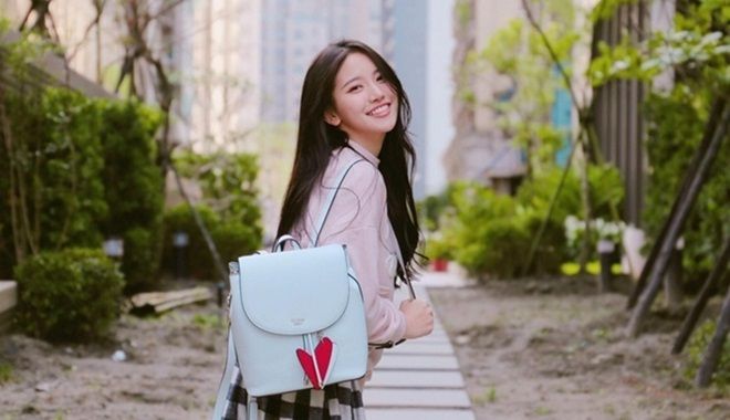 Này các cô gái, độc thân cũng là một niềm kiêu hãnh và hạnh phúc đấy nhé! Này các cô gái, độc thân cũng là một niềm kiêu hãnh và hạnh phúc đấy nhé!