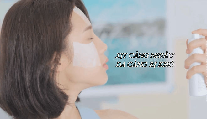 Xịt khoáng giúp cân bằng độ ẩm cho da, nhưng dùng càng nhiều da càng dễ bị khô Xịt khoáng giúp cân bằng độ ẩm cho da, nhưng dùng càng nhiều da càng dễ bị khô