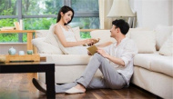 8 cách im lặng thể hiện chồng bạn đang nói "anh yêu em"