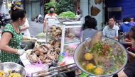 Quán miến gà "núp hẻm" Sài Gòn: Tồn tại 30 năm, tô 30k là no căng bụng