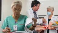 Nữ bác sĩ tận tâm hết mình với nghề, U90 vẫn miệt mài đi làm 