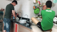 “Đàn ông có ra ngoài kiếm tiền về nhà vẫn phải phụ vợ việc nhà?"