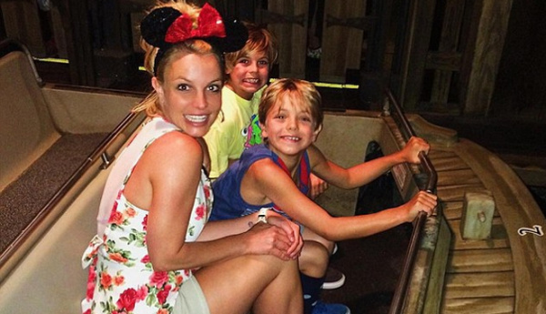 Gia đình Britney Spears hào hứng đi chơi nhân ngày Quốc khánh Mỹ