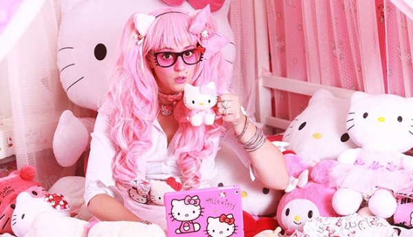 Cô gái chi 40.000 đô la Mĩ và dành 20 năm để sắm đồ Hello Kitty