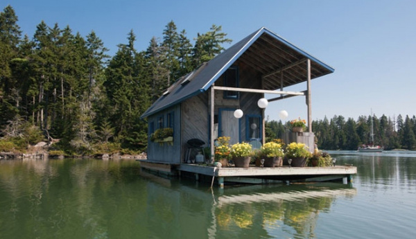 Ấn tượng ngôi nhà nhỏ xinh xắn nổi giữa hồ đẹp như tranh vẽ