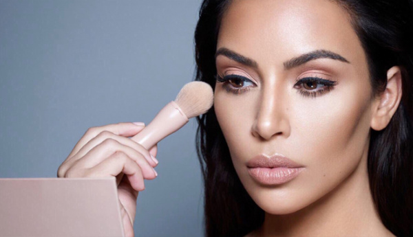 Muốn có thần thái hút mắt như Kim Kardashian chỉ cần tuân thủ 6 quy trình makeup đơn giản sau