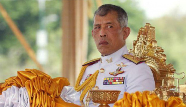 Vua Thái tiếp tục cách chức thêm 4 quan chức vì ngoại tình, xấu xa